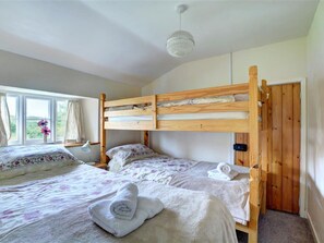 4 Schlafzimmer, individuell eingerichtet, Bettwäsche