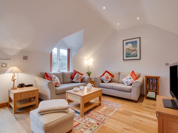 DVD player - Contemporary Holiday Home in Little Petherick With Terrace (Wadebridge)