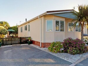 Exterior - Spacious Holiday Home in Saint Merryn With Garden (Padstow)