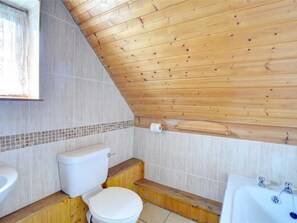 Shower, towels - Cozy Apartment in Llandrindod Wells With Large Living Room (Llandrindod Wells)