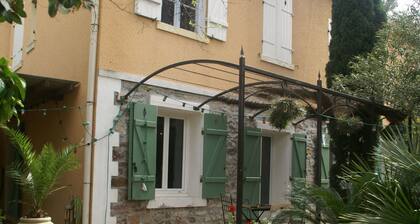 Exquisite Holiday Home by the Beach in Hyères