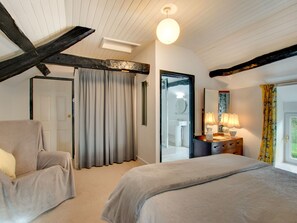 1 kamar tidur dan dilengkapi dengan perabotan berbeda-beda