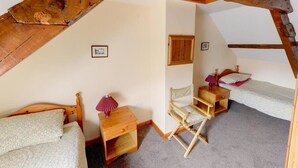Room amenity - Alluring Holiday Home in Llandovery With Garden (Llandovery)