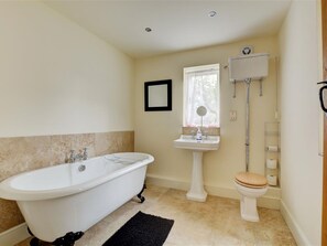 Bathtub - Holiday Home in Gayle, Ideal for Cycling and and Hiking, Near Hawes (Hawes)