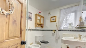 Unclassified image, 4 of 37, button - Luxurious Holiday Home in Middleham Yorkshire With Garden (Leyburn)