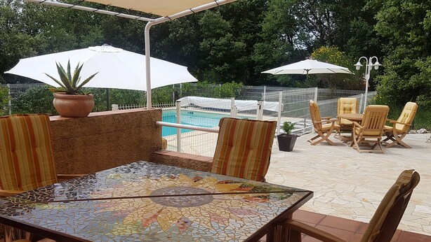 Balcony - Quaint Villa in Régusse With Swimming Pool (Regusse)