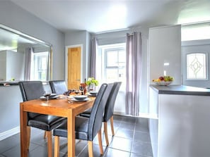 Dining - Fully Equipped, Tasteful Holiday Home in the Town Centre (Skipton)