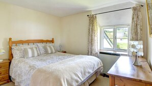 2 bedrooms, individually furnished, bed sheets - Rustic Holiday Home in North Tamerton With Garden (Holsworthy)