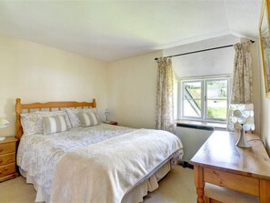 2 Schlafzimmer, individuell eingerichtet, Bettwäsche