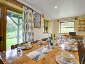 Dining - Spacious Holiday Home in Ganllwyd near River (Dolgellau)