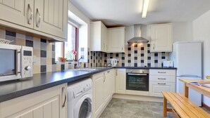 Unclassified image, 4 of 11, button - Centrally Located Home near Gardens & Castle of West Wales (Llangadog)