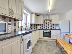 Kühlschrank, Mikrowelle, Wasserkocher