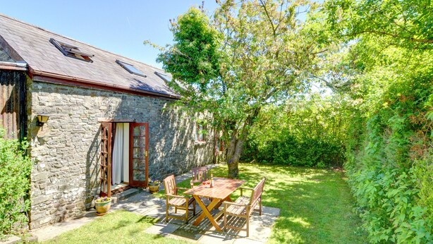 Unclassified image, 1 of 11, button - Centrally Located Home near Gardens & Castle of West Wales (Llangadog)