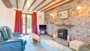 Unclassified image, 5 of 11, button - Centrally Located Home near Gardens & Castle of West Wales (Llangadog)