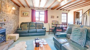 Unclassified image, 3 of 11, button - Centrally Located Home near Gardens & Castle of West Wales (Llangadog)
