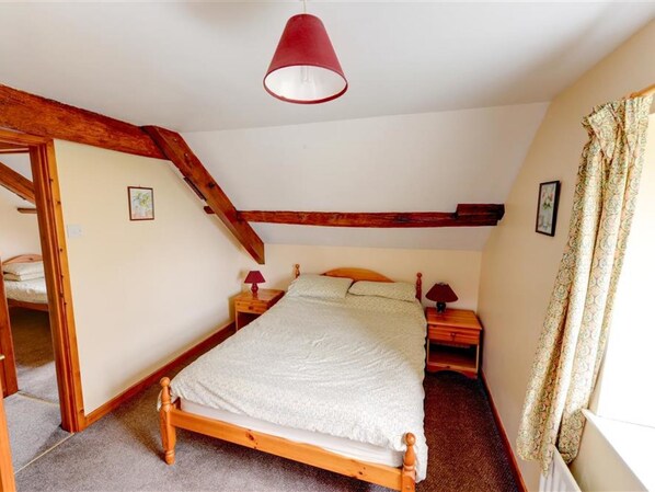 2 bedrooms, individually furnished, bed sheets - Enticing Holiday Home in Llandovery With Barbecue (Llandovery)