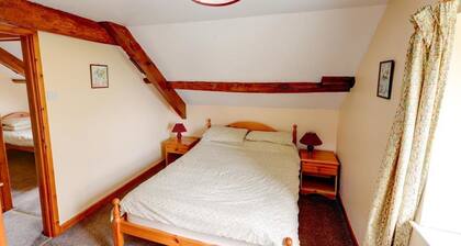 Enticing Holiday Home in Llandovery With Barbecue