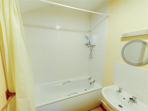 Towels - Enticing Holiday Home in Llandovery With Barbecue (Llandovery)