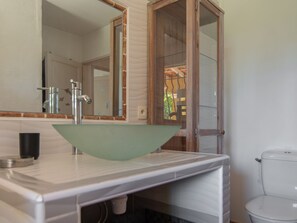 Shower - Secluded Villa in Lorgues With Private Pool (Lorgues)