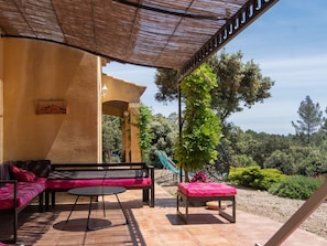 Balcony - Secluded Villa in Lorgues With Private Pool (Lorgues)