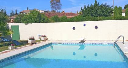 Well-maintained Provençal Holiday Home With Private Swimming Pool and Outdoor Kitchen