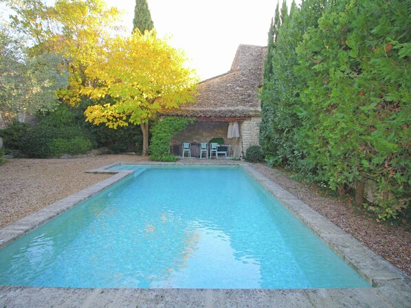 Outdoor pool - Tastefully Decorated House With Private Pool, Near the Famous Village Gordes (Cabrieres-d'Avignon)