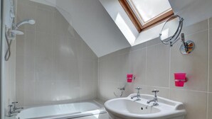 Unclassified image, 3 of 20, button - Spacious Holiday Home in Danby Yorkshire With Garden (Whitby)