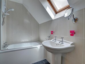 Towels - Spacious Holiday Home in Danby Yorkshire With Garden (Whitby)
