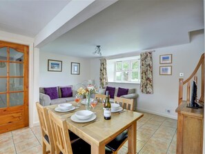 DVD player - Spacious Holiday Home in Danby Yorkshire With Garden (Whitby)
