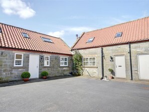 Exterior - Picturesque Holiday Home in Danby Yorkshire With Garden (Whitby)