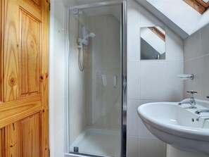 Bathroom - Picturesque Holiday Home in Danby Yorkshire With Garden (Whitby)