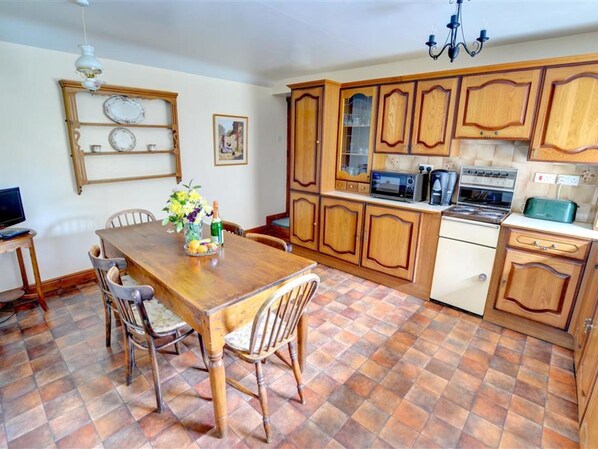 Dining - Elegant Home in Cropton Yorkshire With Garden (Pickering)