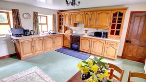 Fridge, microwave, oven, dishwasher - Spacious Holiday Home in Cropton Yorkshire With Garden (Pickering)
