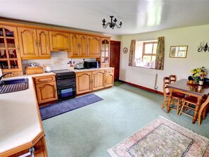 Dining - Spacious Holiday Home in Cropton Yorkshire With Garden (Pickering)
