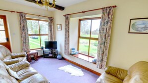 DVD player - Spacious Holiday Home in Cropton Yorkshire With Garden (Pickering)