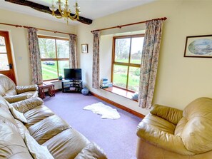 DVD player - Spacious Holiday Home in Cropton Yorkshire With Garden (Pickering)