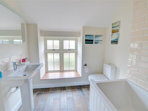 Combined shower/bathtub - Luxury Accommodations in Howardian Hills (York)