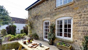 Balcony - Holiday Home With Spacious Garden in North York Moors National Park (York)