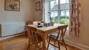 Dining - Holiday Home With Spacious Garden in North York Moors National Park (York)