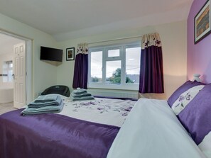 2 Schlafzimmer, individuell eingerichtet, Bettwäsche