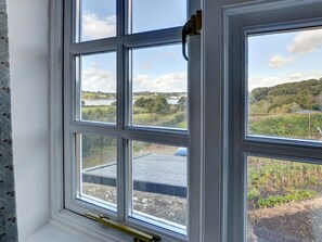 3 bedrooms, individually furnished, bed sheets - Holiday Home with Spacious Garden near Beach in Instow (Bideford)