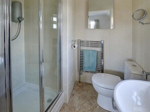 Combined shower/bathtub, towels - Holiday Home with Spacious Garden near Beach in Instow (Bideford)