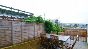 Balcony - Quaint Holiday Home in Swanage Britain With Private Garden (Swanage)