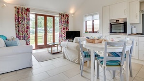 Unclassified image, 5 of 16, button - Hexden Lea is set in a Picturesque Location With Lovely Views (Cranbrook)