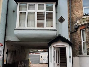 Exterior - Cozy Holiday Home in Folkstone near Folkestone Harbour Arm (Folkestone)