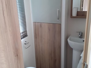 Shower - Lovely Mobile Home in Hastings near Hastings Castle (Hastings)