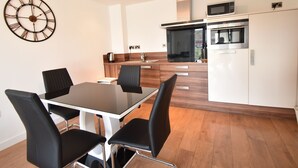 Unclassified image, 3 of 10, button - Contemporary Apartment in Sheffield near River (Sheffield)