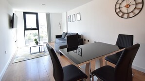 Unclassified image, 2 of 10, button - Contemporary Apartment in Sheffield near River (Sheffield)