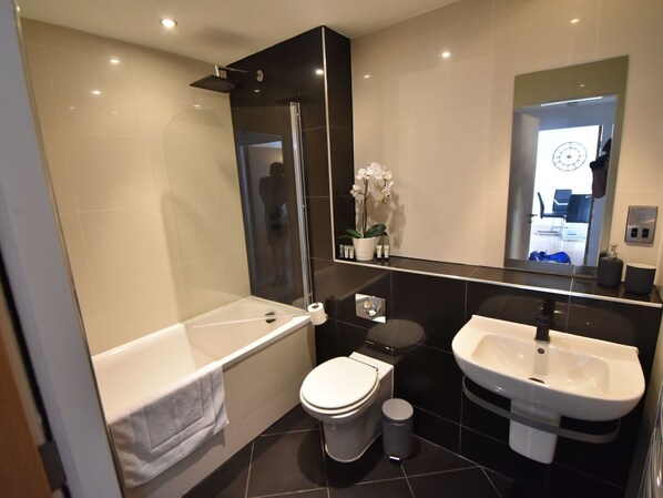 Apartment | Bathroom - Contemporary Apartment in Sheffield near River (Sheffield)