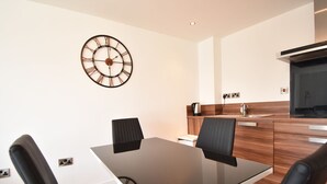 Unclassified image, 5 of 10, button - Contemporary Apartment in Sheffield near River (Sheffield)